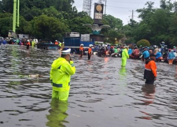 Kakorlantas Instruksikan Polantas Siaga Penuh Hadapi Hujan Lebat dan Banjir Jakarta