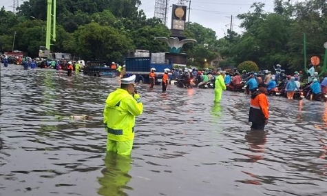 Kakorlantas Instruksikan Polantas Siaga Penuh Hadapi Hujan Lebat dan Banjir Jakarta